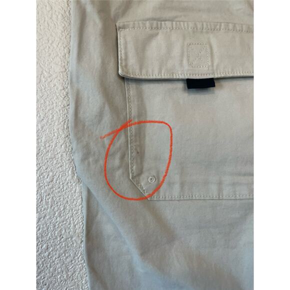 NWT St John’s Bay Men’s Light Khaki Zip Fly Elastic Waist Shorts Size 38 - Picture 4 of 11